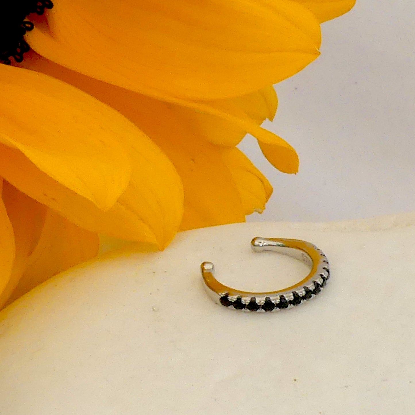 Earcuff Circón Negro