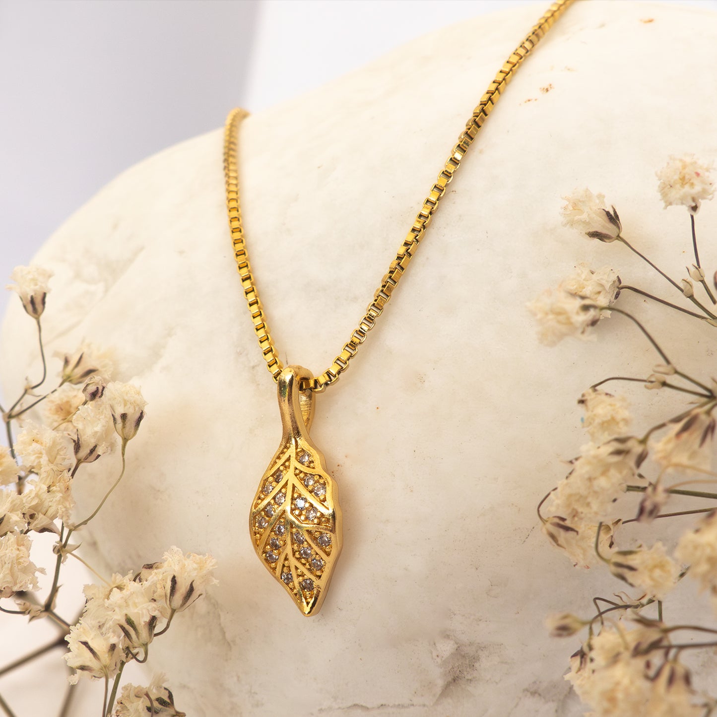 Collar Hojita Circón Gold