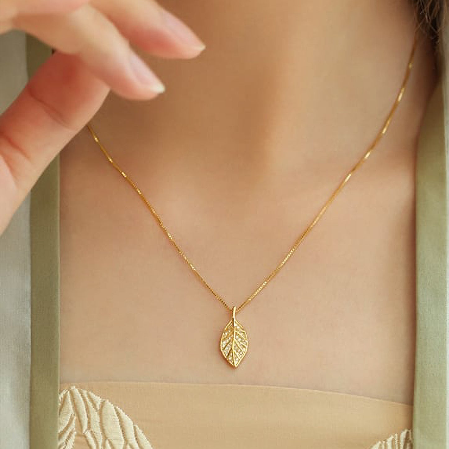 Collar Hojita Circón Gold